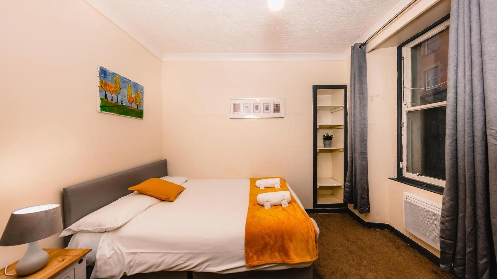 In Old Town, Cozy 4 Bedroom Flat Edimburgo Apartamento