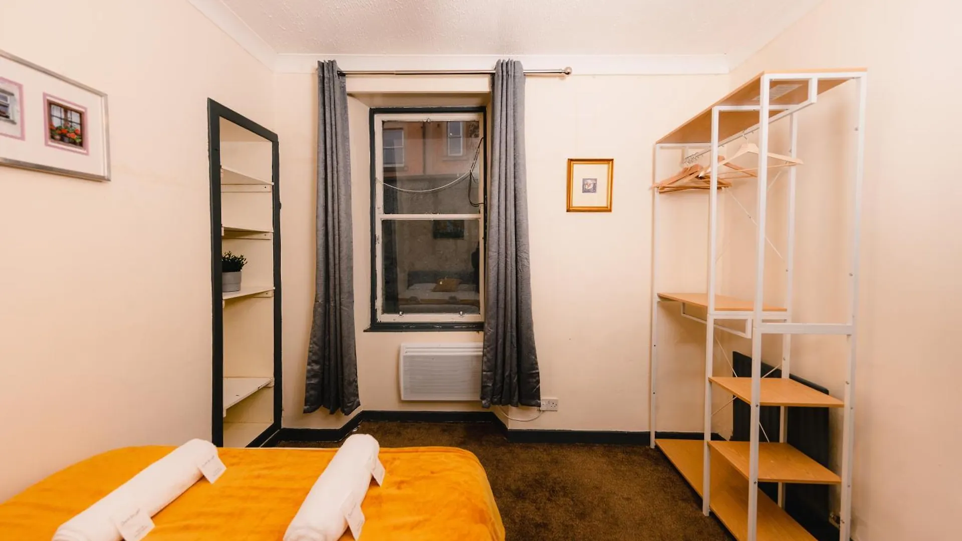 In Old Town, Cozy 4 Bedroom Flat Edimburgo Apartamento